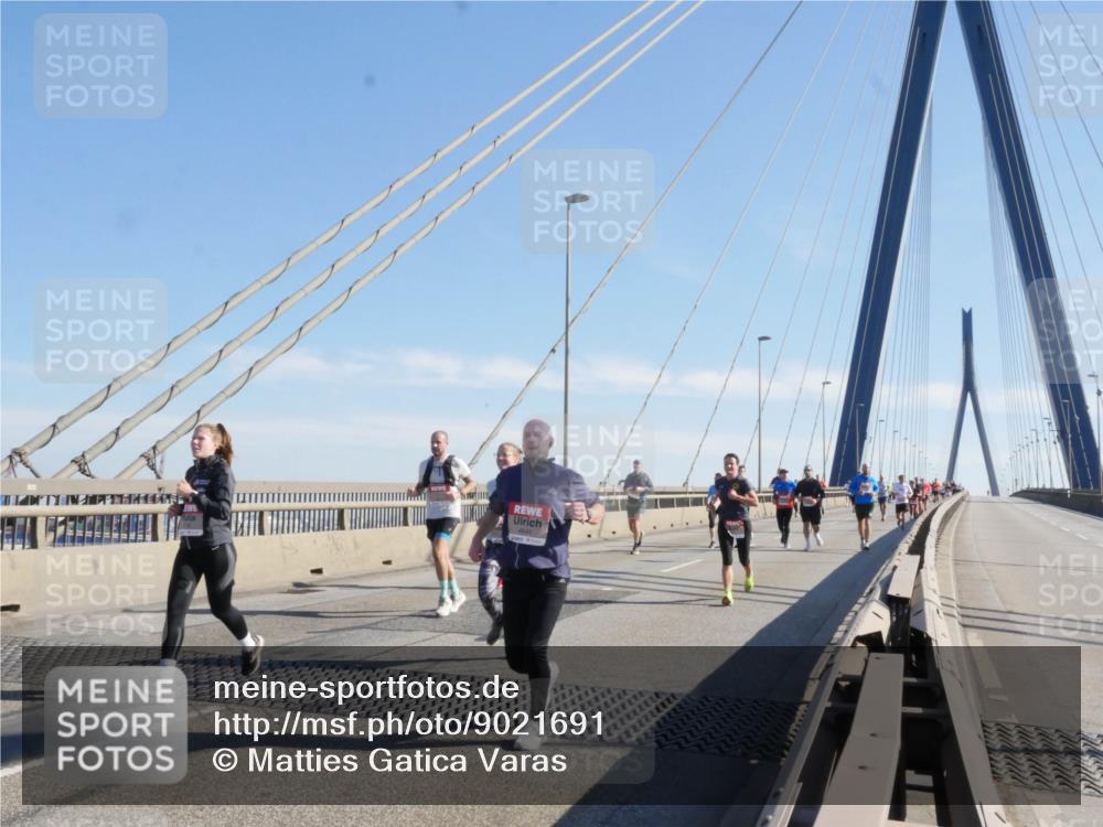 03.10.2025 - Köhlbrandbrückenlauf Matties Gatica Varas http://msf.ph/oto/9021691 03.10.2025 12:26:58 Position 1  meine-sportfotos.de