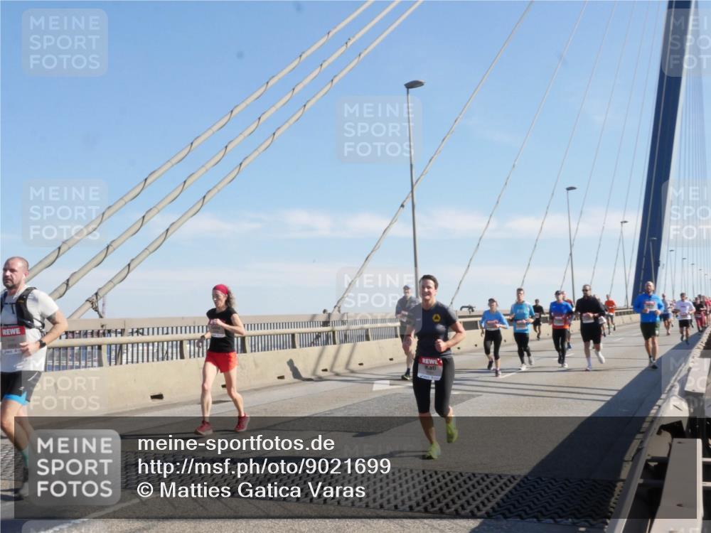 03.10.2025 - Köhlbrandbrückenlauf Matties Gatica Varas http://msf.ph/oto/9021699 03.10.2025 12:26:59 Position 1  meine-sportfotos.de