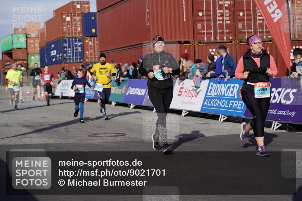 03.10.2025 - Köhlbrandbrückenlauf Michael Burmester http://msf.ph/oto/9021701 03.10.2025 10:23:07 Ziel 1263, 1629, 1707, 1723, 1827, 1954, 2125, 2139, 2141, 2167, 2740, 2810, 2829, 2840, 2842, 3029, 3147, 3221 meine-sportfotos.de
