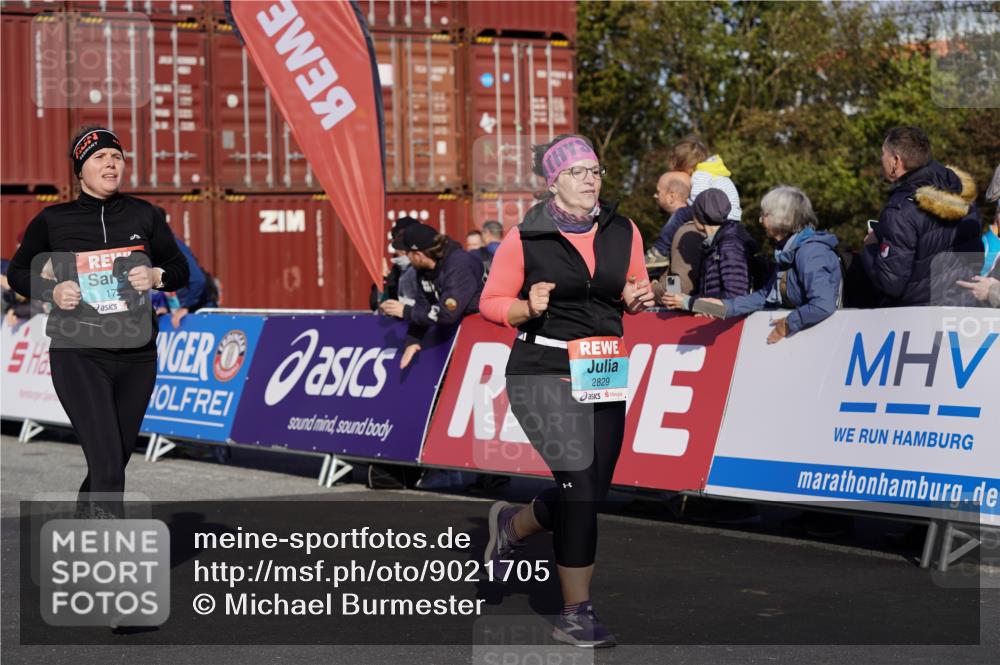 03.10.2025 - Köhlbrandbrückenlauf Michael Burmester http://msf.ph/oto/9021705 03.10.2025 10:23:08 Ziel 1629, 1707, 1723, 1827, 1954, 2125, 2139, 2141, 2167, 2683, 2740, 2783, 2810, 2829, 2840, 2842, 3221 meine-sportfotos.de
