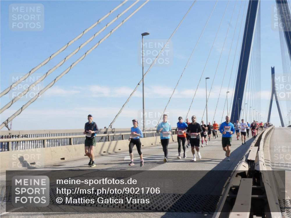 03.10.2025 - Köhlbrandbrückenlauf Matties Gatica Varas http://msf.ph/oto/9021706 03.10.2025 12:27:01 Position 1  meine-sportfotos.de