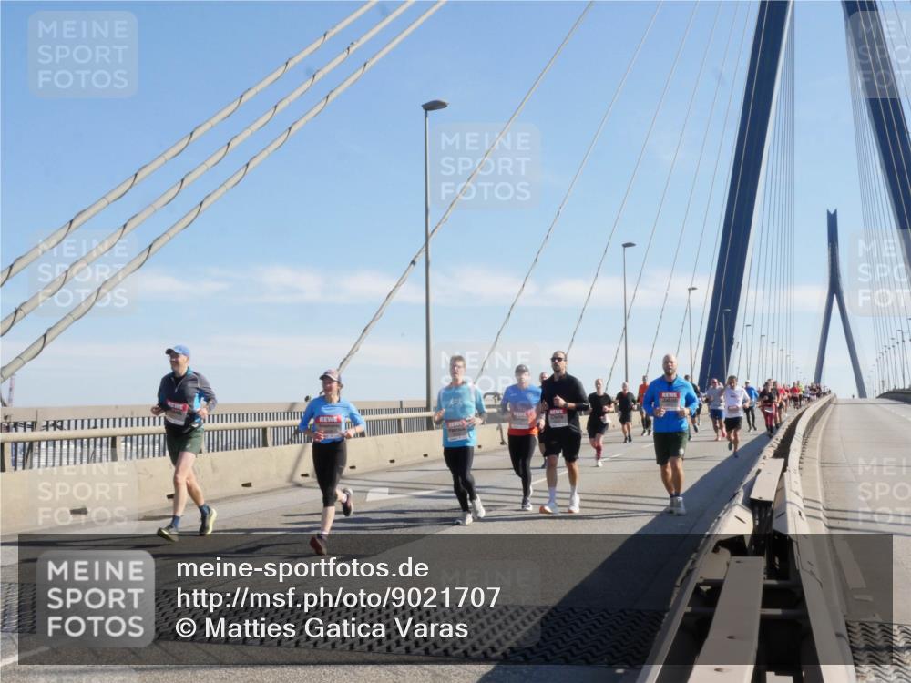 03.10.2025 - Köhlbrandbrückenlauf Matties Gatica Varas http://msf.ph/oto/9021707 03.10.2025 12:27:01 Position 1  meine-sportfotos.de