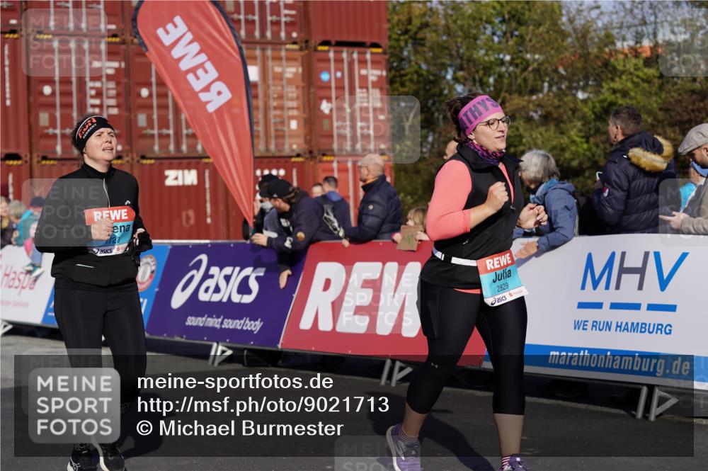 03.10.2025 - Köhlbrandbrückenlauf Michael Burmester http://msf.ph/oto/9021713 03.10.2025 10:23:08 Ziel 1629, 1707, 1723, 1827, 1954, 2125, 2139, 2141, 2167, 2683, 2740, 2783, 2810, 2829, 2840, 2842, 3221 meine-sportfotos.de