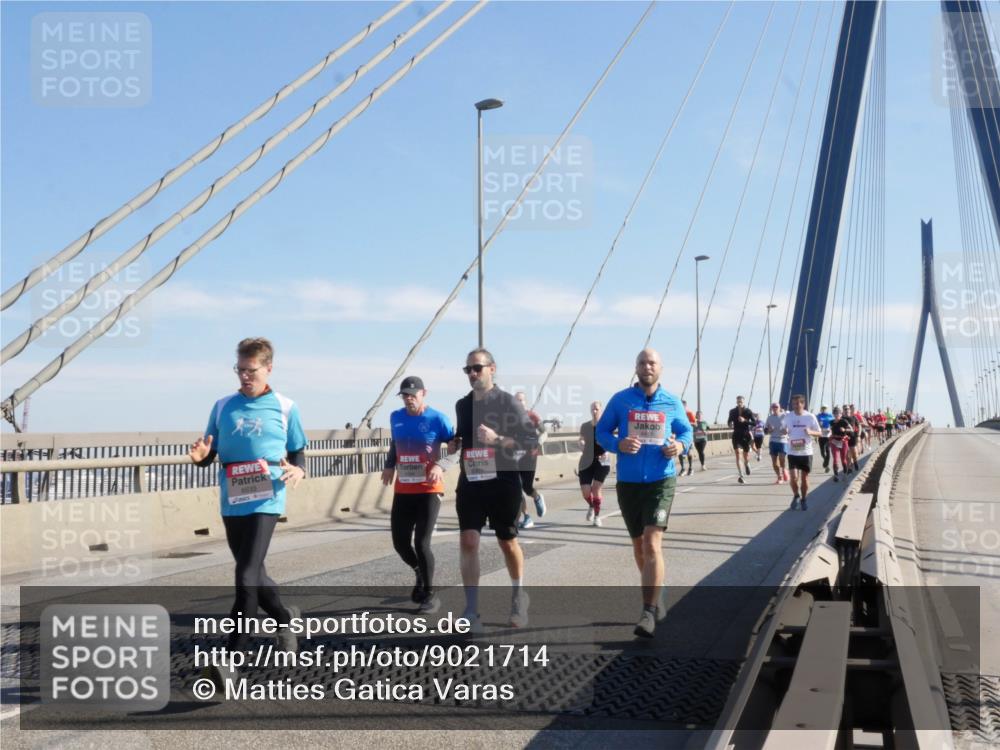 03.10.2025 - Köhlbrandbrückenlauf Matties Gatica Varas http://msf.ph/oto/9021714 03.10.2025 12:27:03 Position 1 6533 meine-sportfotos.de
