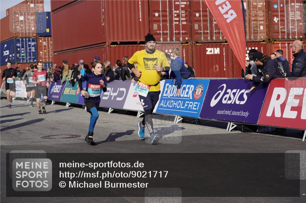 03.10.2025 - Köhlbrandbrückenlauf Michael Burmester http://msf.ph/oto/9021717 03.10.2025 10:23:09 Ziel 1629, 1723, 1827, 1954, 2139, 2141, 2683, 2684, 2740, 2783, 2810, 2829, 2840, 2842, 3221 meine-sportfotos.de