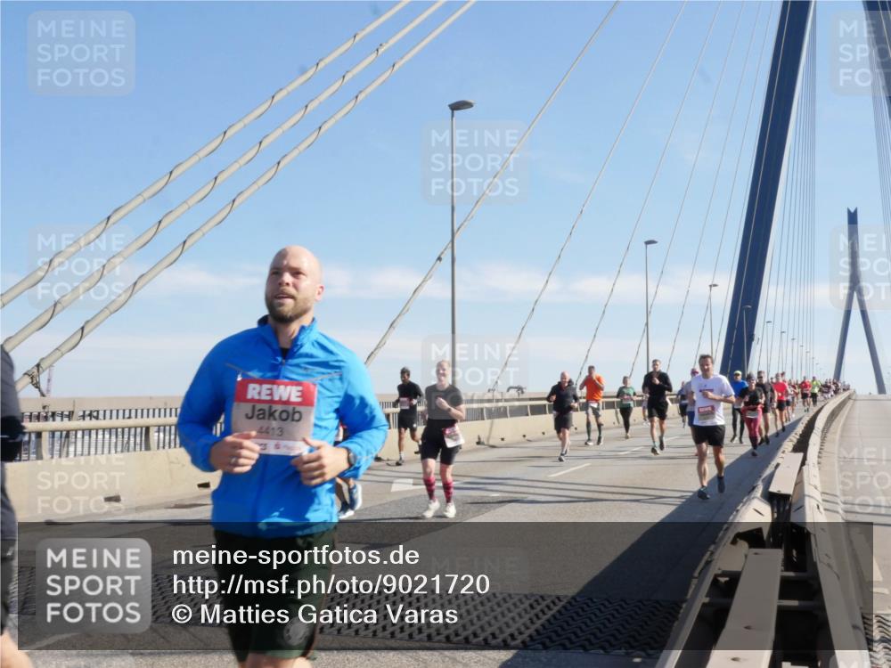 03.10.2025 - Köhlbrandbrückenlauf Matties Gatica Varas http://msf.ph/oto/9021720 03.10.2025 12:27:04 Position 1 4413 meine-sportfotos.de