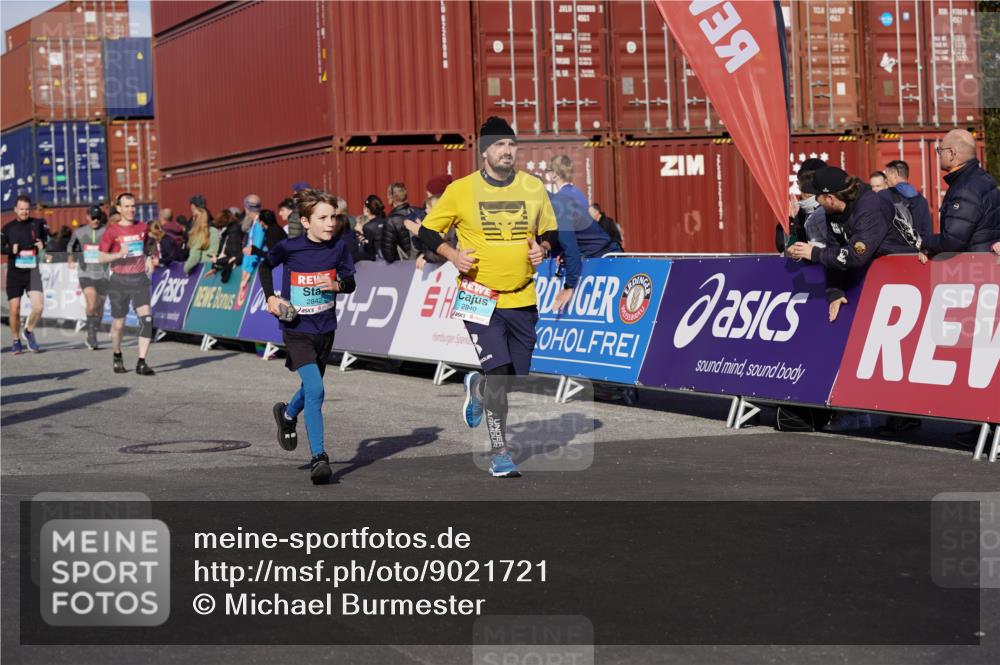 03.10.2025 - Köhlbrandbrückenlauf Michael Burmester http://msf.ph/oto/9021721 03.10.2025 10:23:09 Ziel 1629, 1723, 1827, 1954, 2139, 2141, 2683, 2684, 2740, 2783, 2810, 2829, 2840, 2842, 3221 meine-sportfotos.de