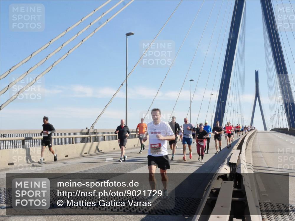 03.10.2025 - Köhlbrandbrückenlauf Matties Gatica Varas http://msf.ph/oto/9021729 03.10.2025 12:27:06 Position 1  meine-sportfotos.de