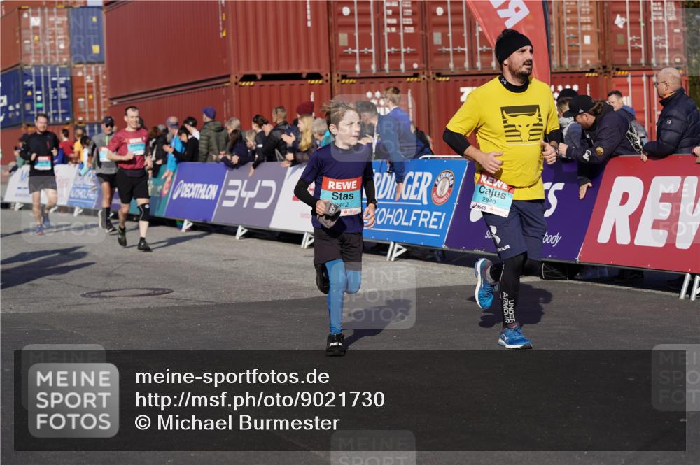 03.10.2025 - Köhlbrandbrückenlauf Michael Burmester http://msf.ph/oto/9021730 03.10.2025 10:23:10 Ziel 1629, 1723, 1827, 2139, 2141, 2683, 2684, 2740, 2783, 2810, 2829, 2840, 2842, 3221 meine-sportfotos.de