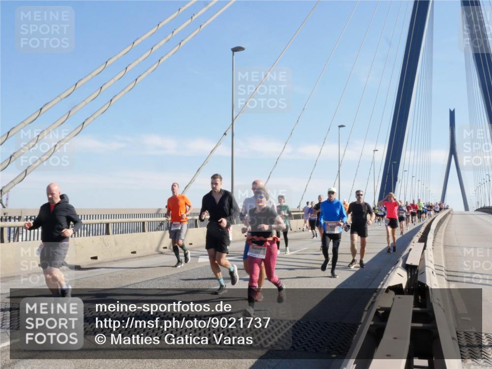 03.10.2025 - Köhlbrandbrückenlauf Matties Gatica Varas http://msf.ph/oto/9021737 03.10.2025 12:27:08 Position 1 5641 meine-sportfotos.de