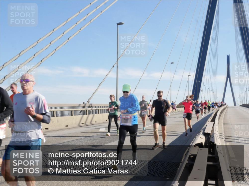 03.10.2025 - Köhlbrandbrückenlauf Matties Gatica Varas http://msf.ph/oto/9021744 03.10.2025 12:27:10 Position 1  meine-sportfotos.de