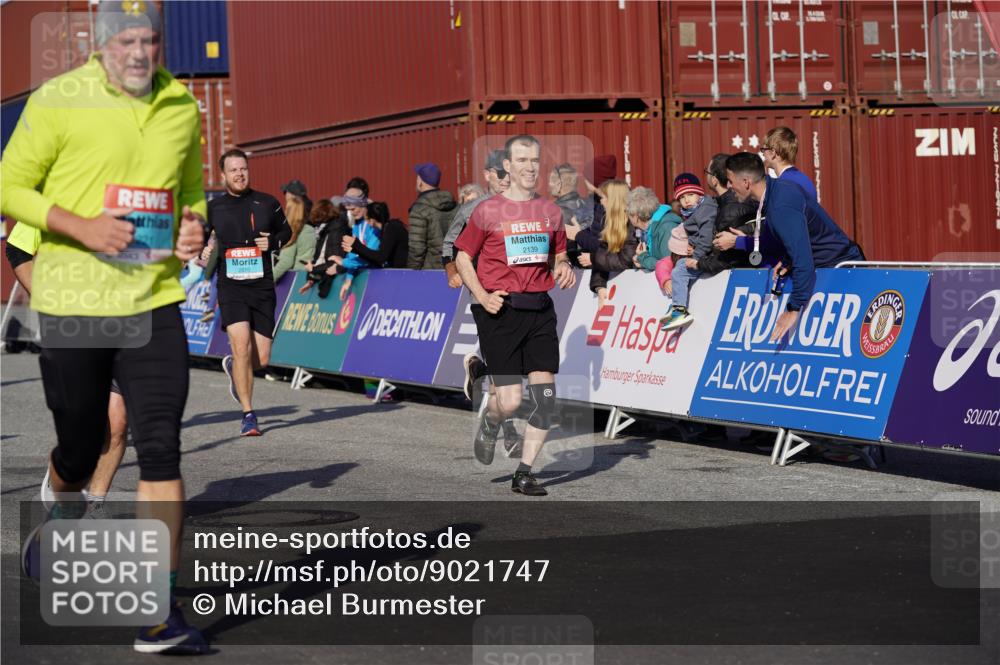 03.10.2025 - Köhlbrandbrückenlauf Michael Burmester http://msf.ph/oto/9021747 03.10.2025 10:23:12 Ziel 1597, 1629, 1827, 2139, 2141, 2683, 2684, 2740, 2783, 2810, 2840, 2842, 3221 meine-sportfotos.de