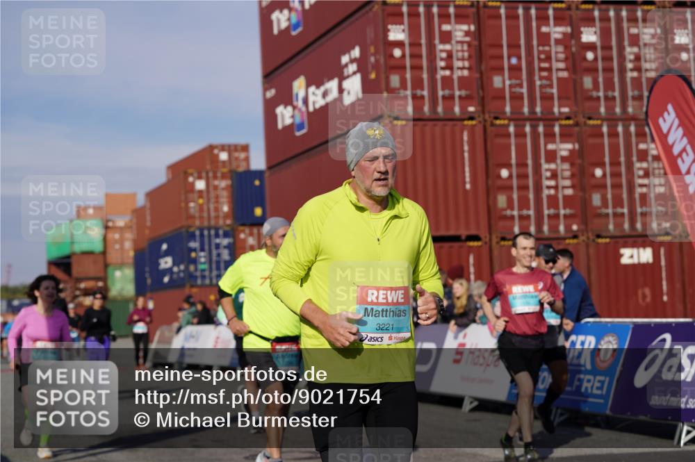 03.10.2025 - Köhlbrandbrückenlauf Michael Burmester http://msf.ph/oto/9021754 03.10.2025 10:23:12 Ziel 1597, 1629, 1827, 2139, 2141, 2683, 2684, 2740, 2783, 2810, 2840, 2842, 3221 meine-sportfotos.de