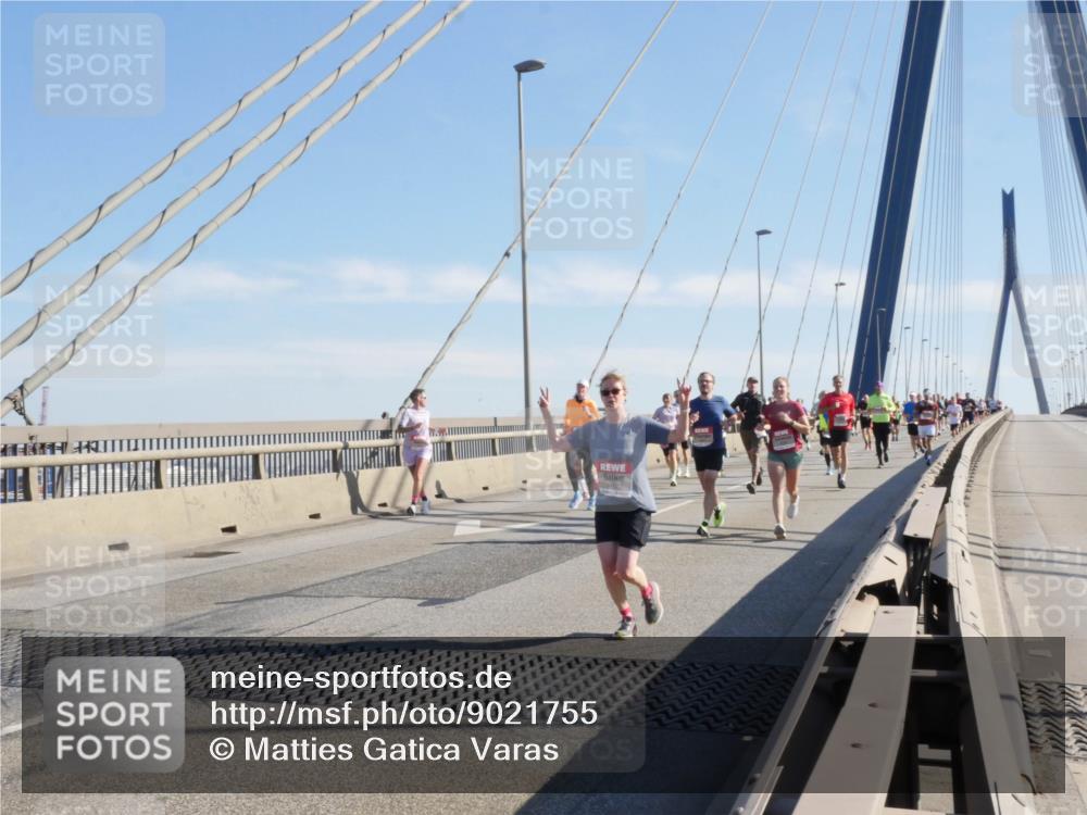 03.10.2025 - Köhlbrandbrückenlauf Matties Gatica Varas http://msf.ph/oto/9021755 03.10.2025 12:27:14 Position 1  meine-sportfotos.de