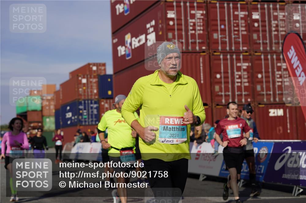 03.10.2025 - Köhlbrandbrückenlauf Michael Burmester http://msf.ph/oto/9021758 03.10.2025 10:23:12 Ziel 1597, 1629, 1827, 2139, 2141, 2683, 2684, 2740, 2783, 2810, 2840, 2842, 3221 meine-sportfotos.de