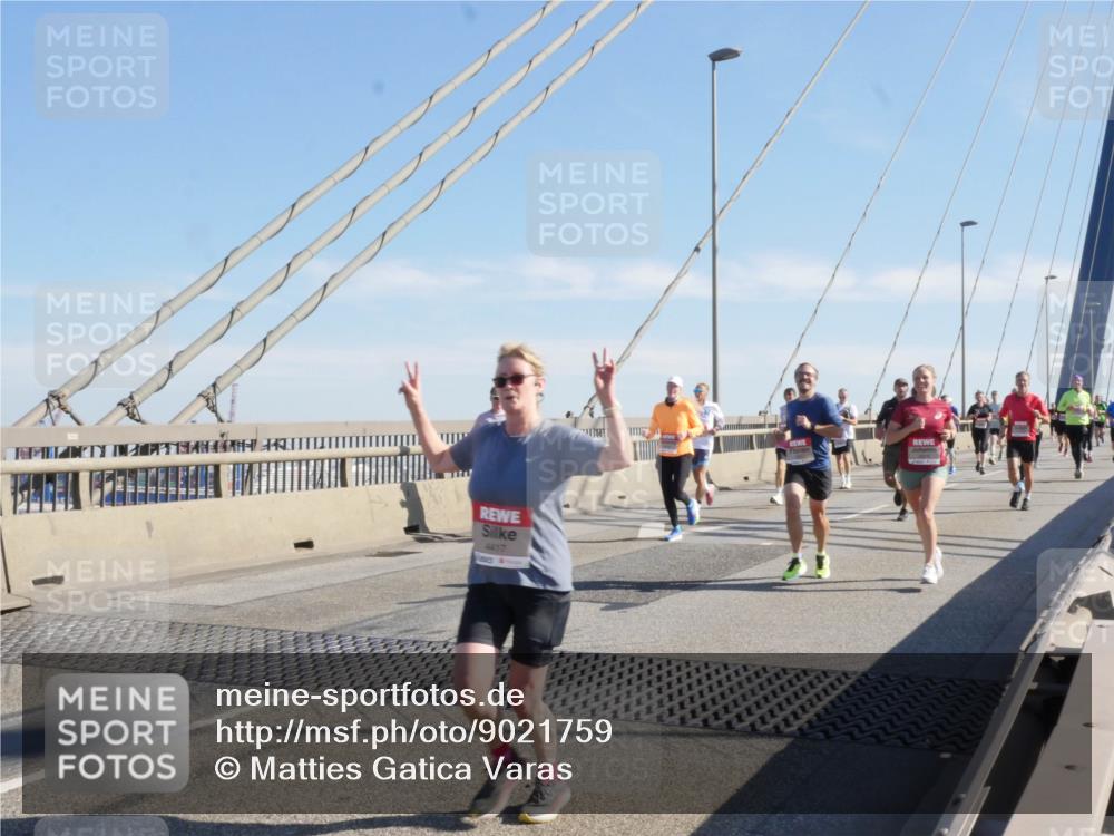 03.10.2025 - Köhlbrandbrückenlauf Matties Gatica Varas http://msf.ph/oto/9021759 03.10.2025 12:27:15 Position 1 4417 meine-sportfotos.de