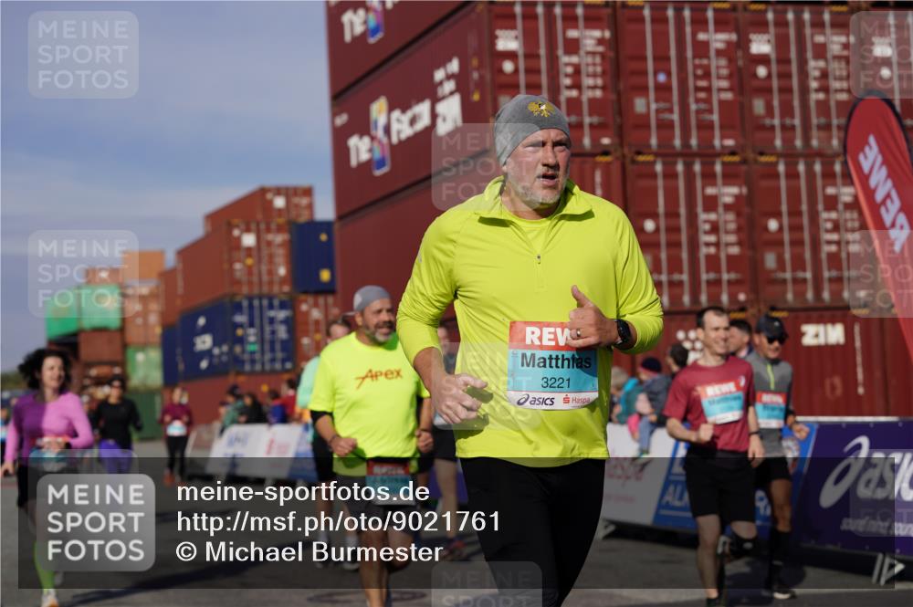 03.10.2025 - Köhlbrandbrückenlauf Michael Burmester http://msf.ph/oto/9021761 03.10.2025 10:23:13 Ziel 1597, 1629, 1827, 2139, 2683, 2684, 2740, 2783, 2810, 2840, 2842, 3221 meine-sportfotos.de