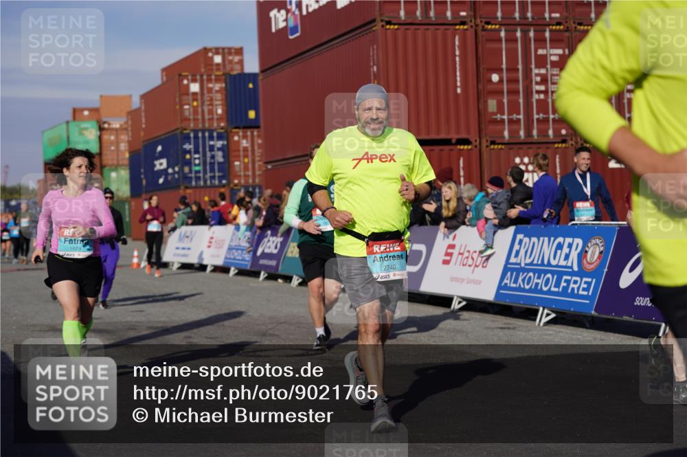 03.10.2025 - Köhlbrandbrückenlauf Michael Burmester http://msf.ph/oto/9021765 03.10.2025 10:23:13 Ziel 1597, 1629, 1827, 2139, 2683, 2684, 2740, 2783, 2810, 2840, 2842, 3221 meine-sportfotos.de