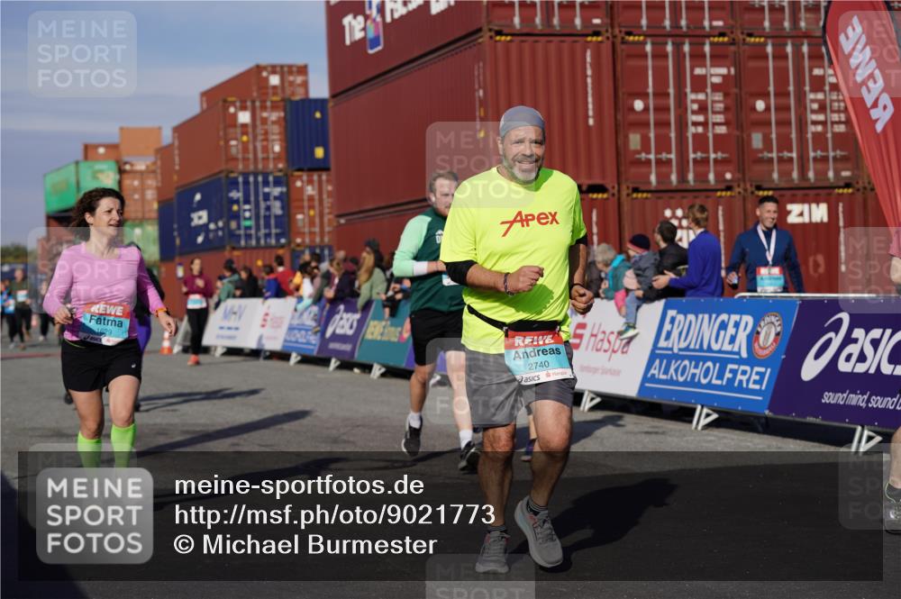 03.10.2025 - Köhlbrandbrückenlauf Michael Burmester http://msf.ph/oto/9021773 03.10.2025 10:23:13 Ziel 1597, 1629, 1827, 2139, 2683, 2684, 2740, 2783, 2810, 2840, 2842, 3221 meine-sportfotos.de
