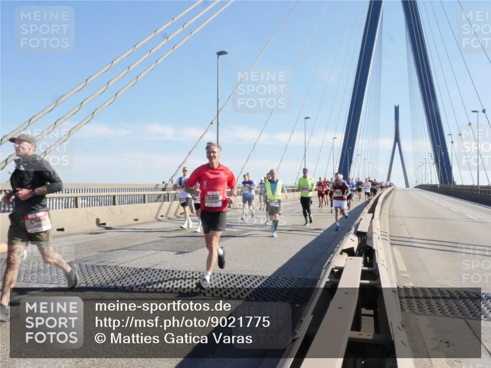 03.10.2025 - Köhlbrandbrückenlauf Matties Gatica Varas http://msf.ph/oto/9021775 03.10.2025 12:27:19 Position 1  meine-sportfotos.de