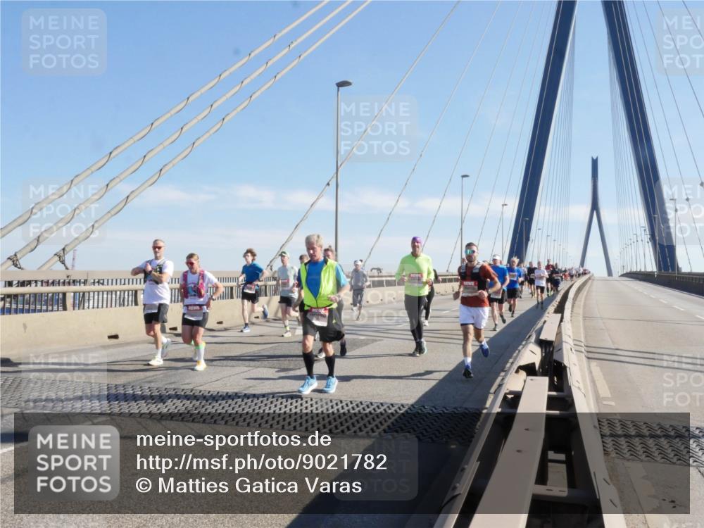 03.10.2025 - Köhlbrandbrückenlauf Matties Gatica Varas http://msf.ph/oto/9021782 03.10.2025 12:27:20 Position 1  meine-sportfotos.de