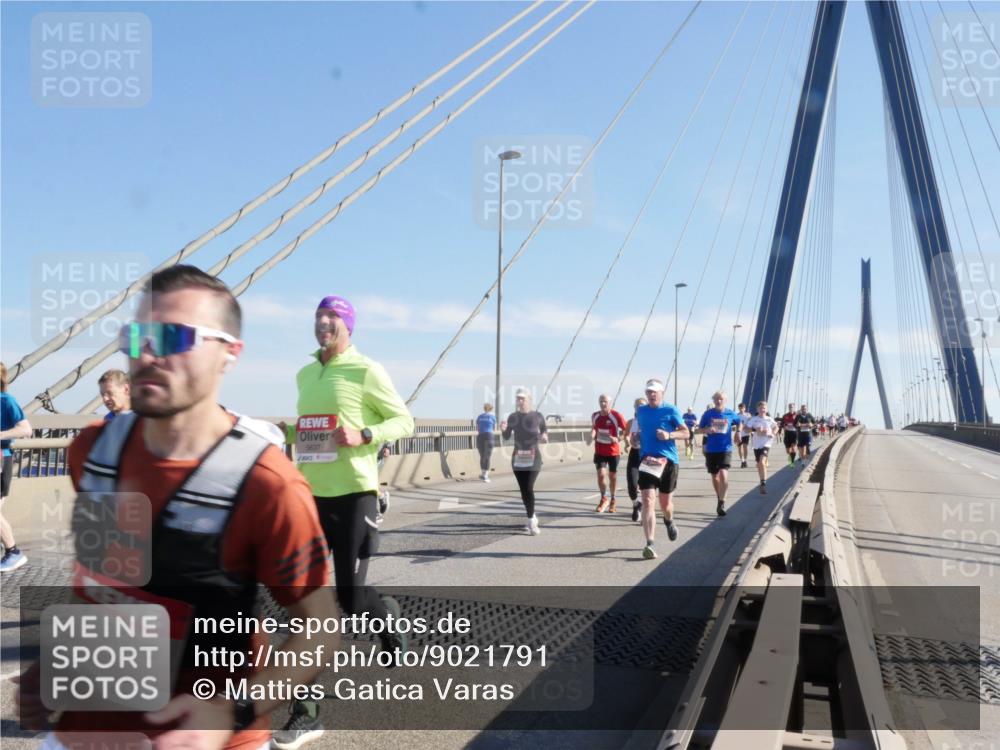 03.10.2025 - Köhlbrandbrückenlauf Matties Gatica Varas http://msf.ph/oto/9021791 03.10.2025 12:27:22 Position 1 5637 meine-sportfotos.de