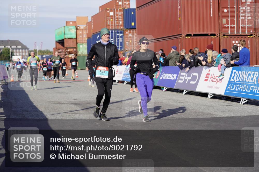 03.10.2025 - Köhlbrandbrückenlauf Michael Burmester http://msf.ph/oto/9021792 03.10.2025 10:23:16 Ziel 1482, 1597, 1629, 1827, 1875, 2139, 2683, 2684, 2783, 2784, 2810 meine-sportfotos.de