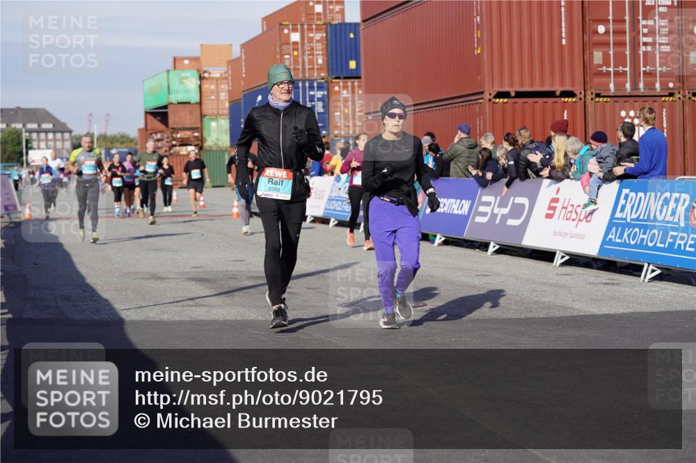 03.10.2025 - Köhlbrandbrückenlauf Michael Burmester http://msf.ph/oto/9021795 03.10.2025 10:23:16 Ziel 1482, 1597, 1629, 1827, 1875, 2139, 2683, 2684, 2783, 2784, 2810 meine-sportfotos.de