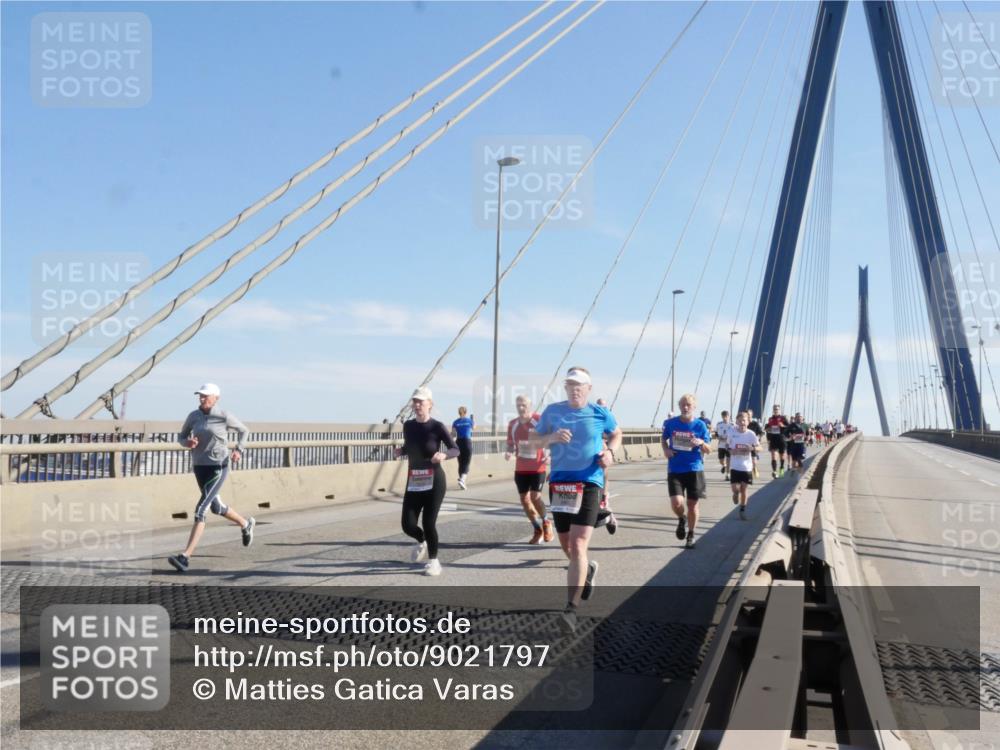 03.10.2025 - Köhlbrandbrückenlauf Matties Gatica Varas http://msf.ph/oto/9021797 03.10.2025 12:27:23 Position 1  meine-sportfotos.de