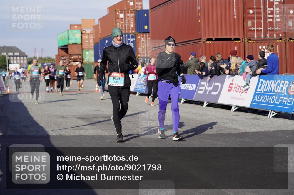 03.10.2025 - Köhlbrandbrückenlauf Michael Burmester http://msf.ph/oto/9021798 03.10.2025 10:23:17 Ziel 1482, 1597, 1629, 1827, 1875, 2139, 2683, 2684, 2783, 2784, 2810, 3170 meine-sportfotos.de