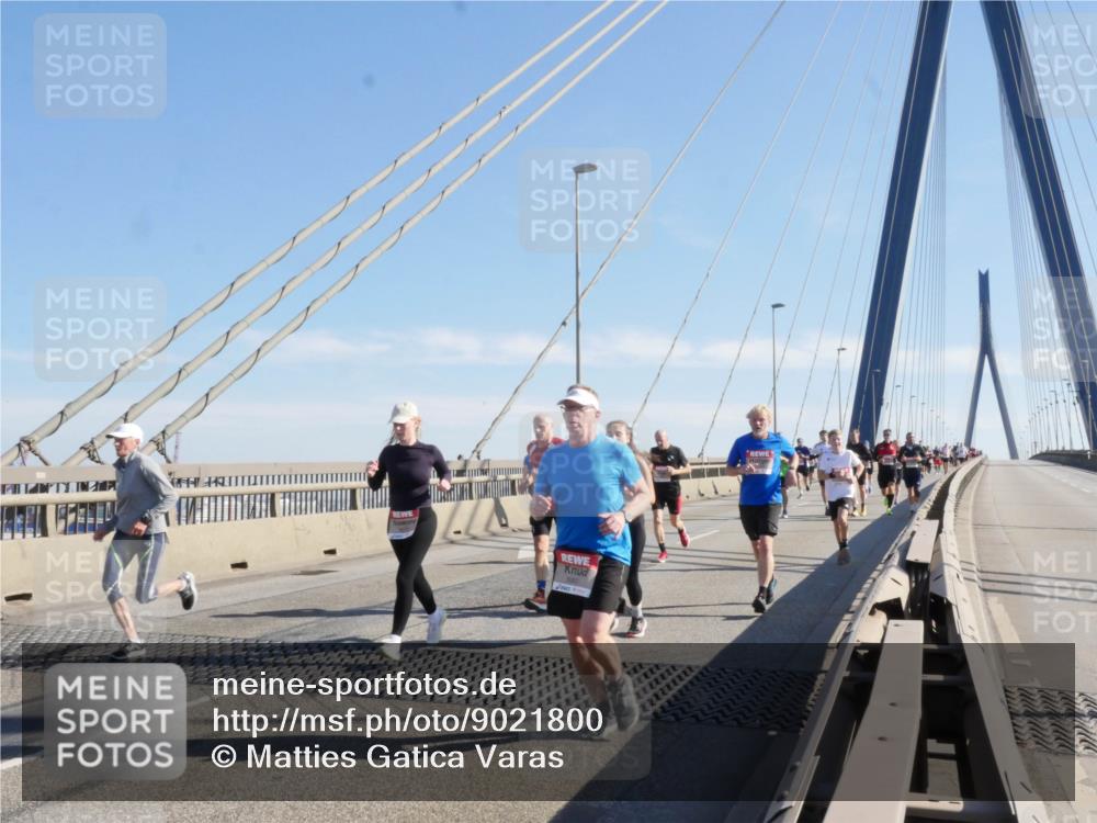 03.10.2025 - Köhlbrandbrückenlauf Matties Gatica Varas http://msf.ph/oto/9021800 03.10.2025 12:27:24 Position 1  meine-sportfotos.de