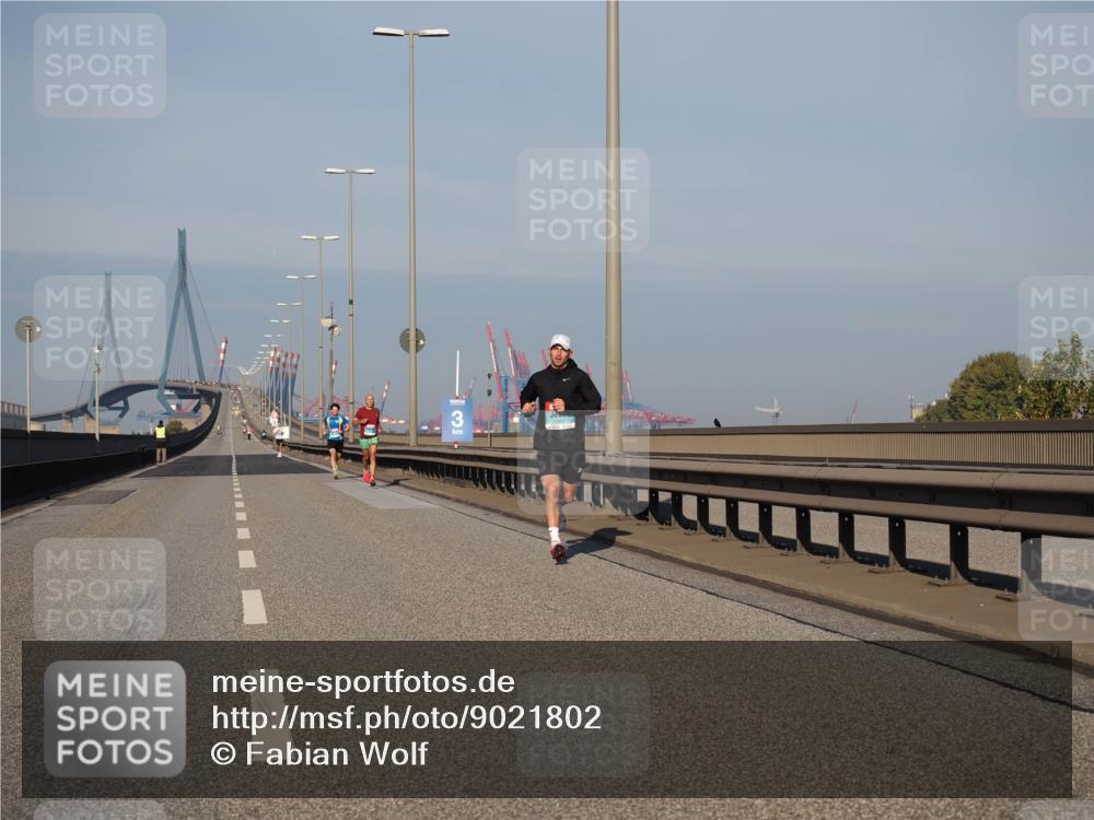03.10.2025 - Köhlbrandbrückenlauf Fabian Wolf http://msf.ph/oto/9021802 03.10.2025 09:36:30 Position 3 3 meine-sportfotos.de