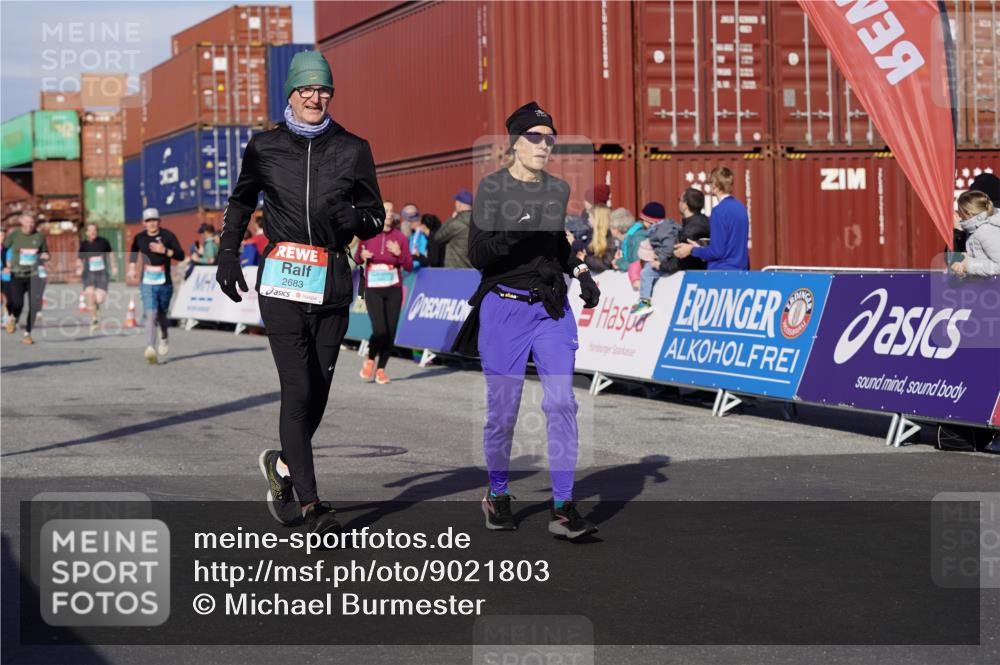 03.10.2025 - Köhlbrandbrückenlauf Michael Burmester http://msf.ph/oto/9021803 03.10.2025 10:23:17 Ziel 1482, 1597, 1629, 1827, 1875, 2139, 2683, 2684, 2783, 2784, 2810, 3170 meine-sportfotos.de