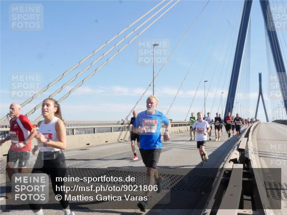 03.10.2025 - Köhlbrandbrückenlauf Matties Gatica Varas http://msf.ph/oto/9021806 03.10.2025 12:27:25 Position 1  meine-sportfotos.de