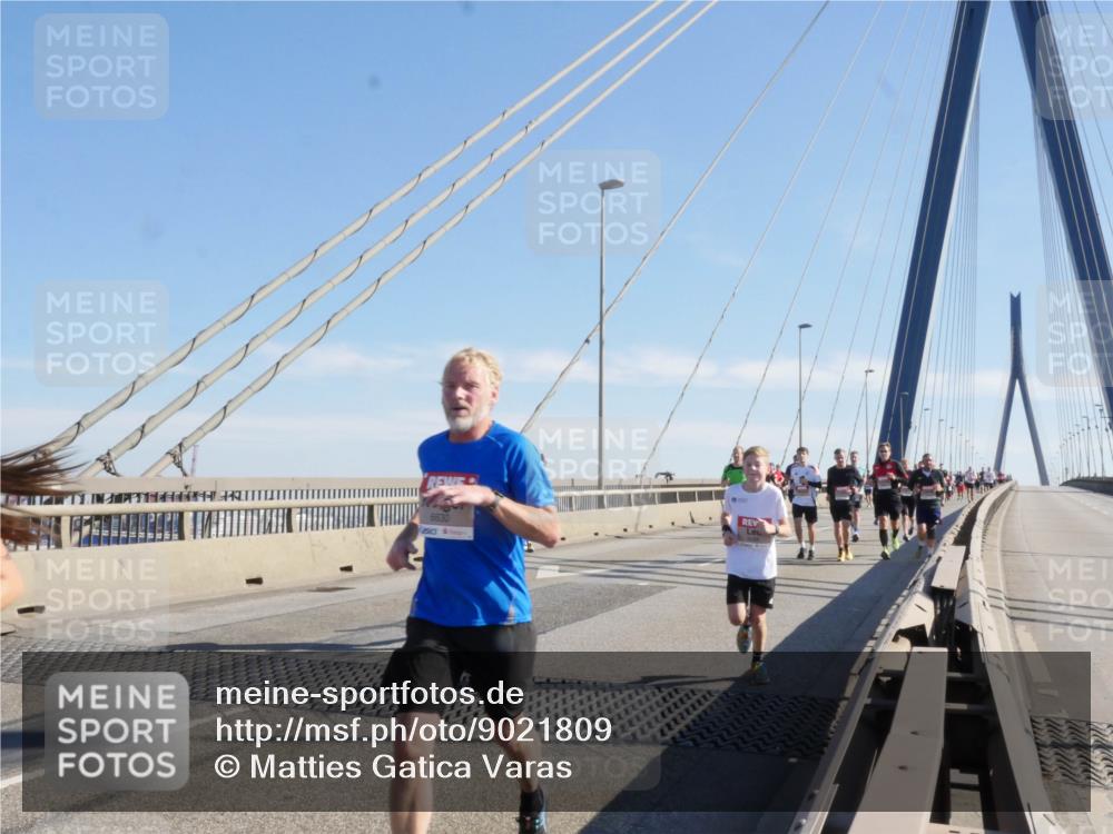 03.10.2025 - Köhlbrandbrückenlauf Matties Gatica Varas http://msf.ph/oto/9021809 03.10.2025 12:27:26 Position 1  meine-sportfotos.de