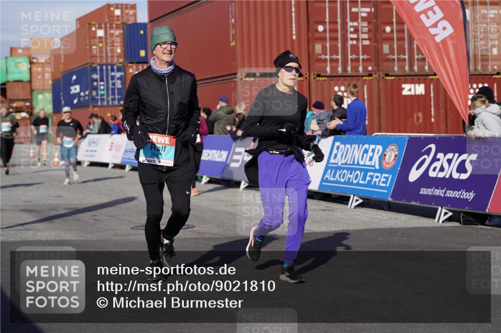 03.10.2025 - Köhlbrandbrückenlauf Michael Burmester http://msf.ph/oto/9021810 03.10.2025 10:23:17 Ziel 1482, 1597, 1629, 1827, 1875, 2139, 2683, 2684, 2783, 2784, 2810, 3170 meine-sportfotos.de