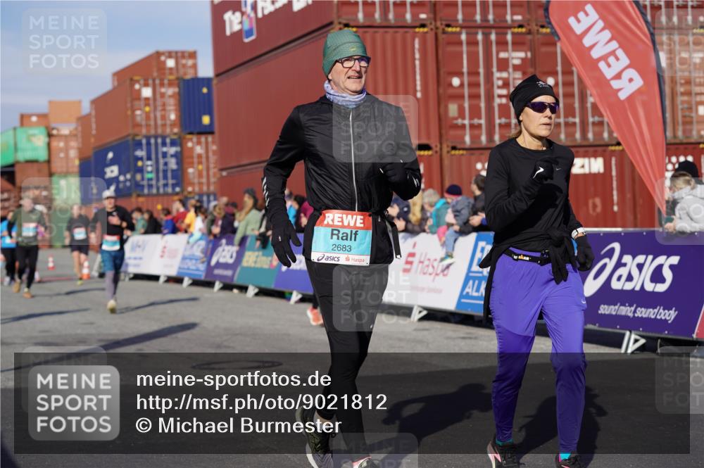 03.10.2025 - Köhlbrandbrückenlauf Michael Burmester http://msf.ph/oto/9021812 03.10.2025 10:23:18 Ziel 1128, 1482, 1597, 1629, 1827, 1875, 1978, 2229, 2315, 2637, 2683, 2684, 2783, 2784, 2810, 3170 meine-sportfotos.de