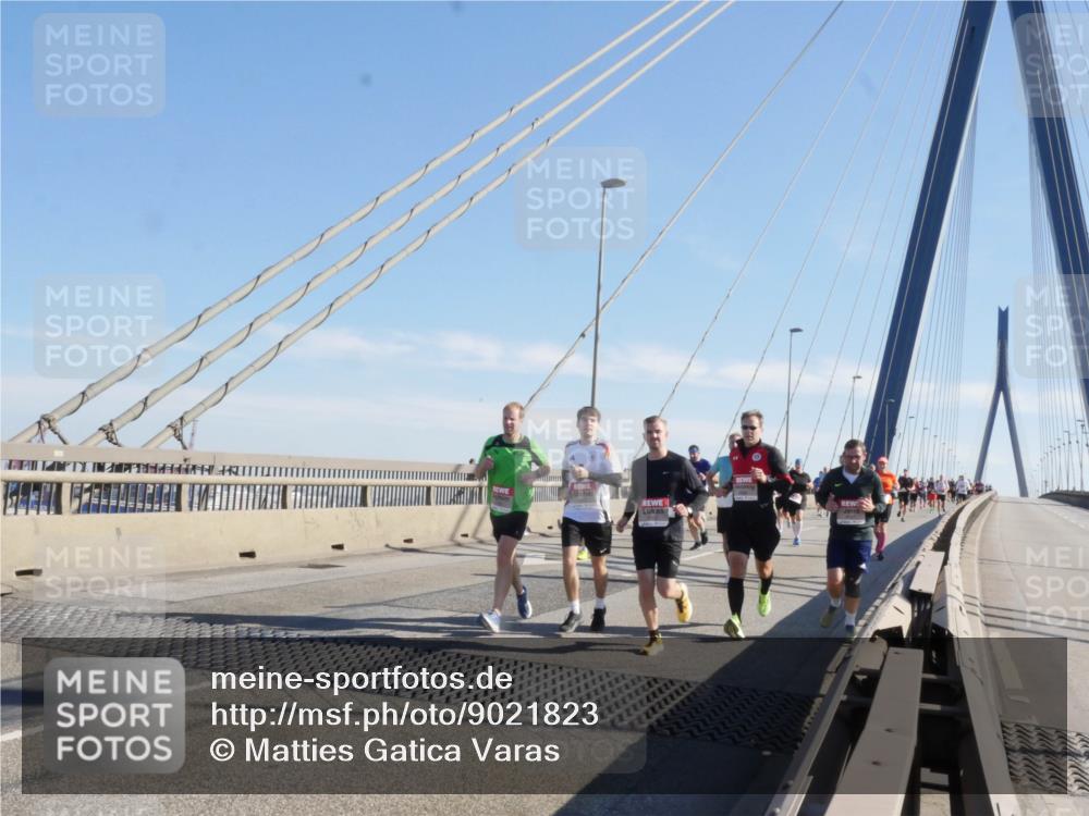 03.10.2025 - Köhlbrandbrückenlauf Matties Gatica Varas http://msf.ph/oto/9021823 03.10.2025 12:27:29 Position 1  meine-sportfotos.de