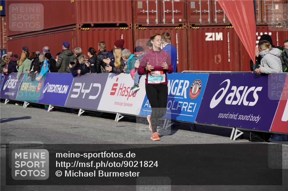 03.10.2025 - Köhlbrandbrückenlauf Michael Burmester http://msf.ph/oto/9021824 03.10.2025 10:23:19 Ziel 1128, 1482, 1597, 1875, 1937, 1978, 2229, 2315, 2637, 2683, 2684, 2783, 2784, 2810, 3170 meine-sportfotos.de