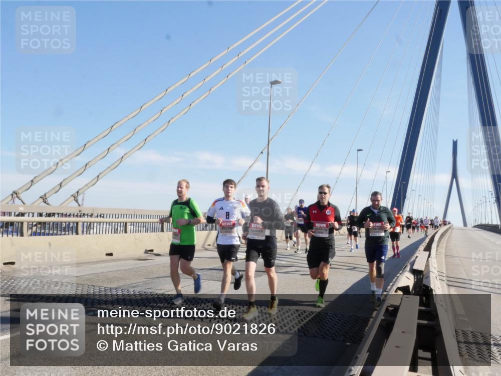 03.10.2025 - Köhlbrandbrückenlauf Matties Gatica Varas http://msf.ph/oto/9021826 03.10.2025 12:27:29 Position 1  meine-sportfotos.de