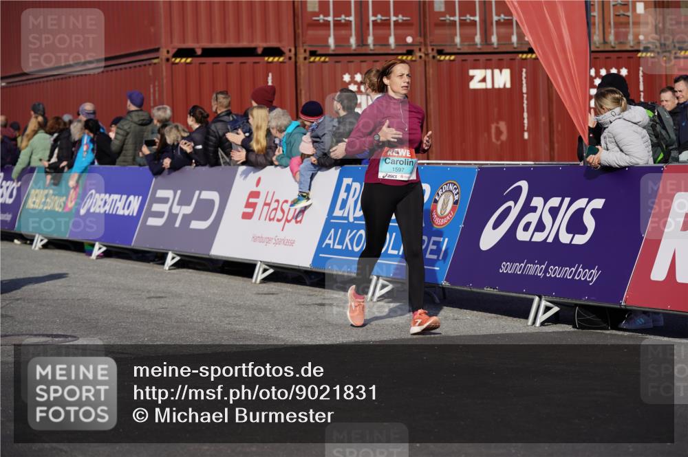 03.10.2025 - Köhlbrandbrückenlauf Michael Burmester http://msf.ph/oto/9021831 03.10.2025 10:23:20 Ziel 1128, 1482, 1597, 1875, 1937, 1978, 2008, 2229, 2303, 2315, 2637, 2683, 2684, 2783, 2784, 3170 meine-sportfotos.de