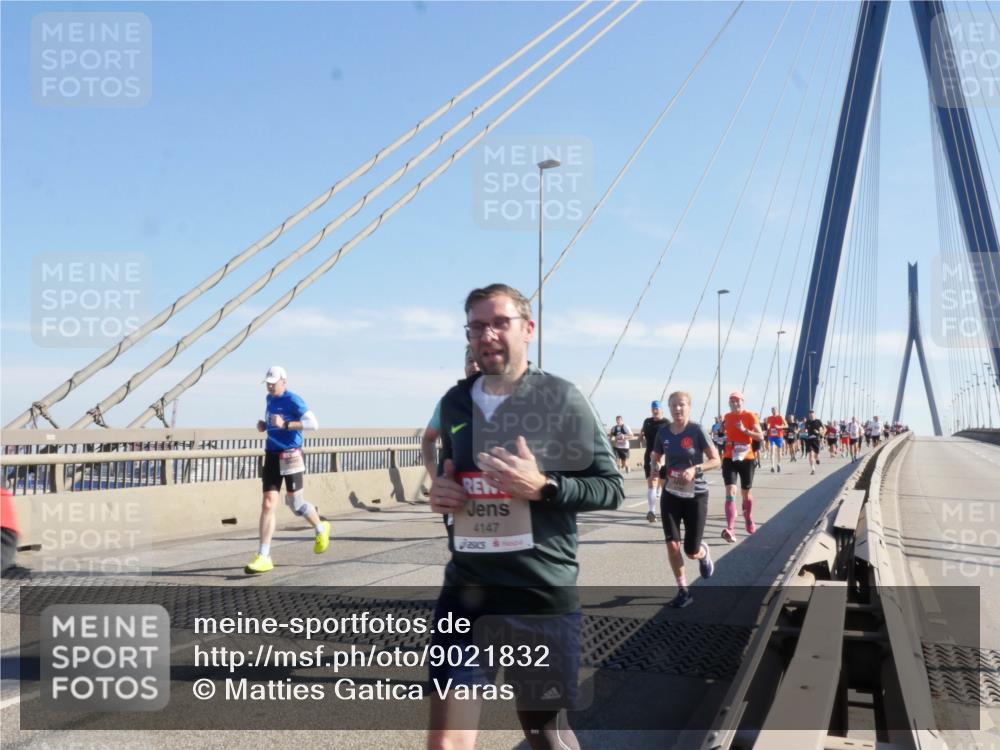 03.10.2025 - Köhlbrandbrückenlauf Matties Gatica Varas http://msf.ph/oto/9021832 03.10.2025 12:27:31 Position 1 4147 meine-sportfotos.de