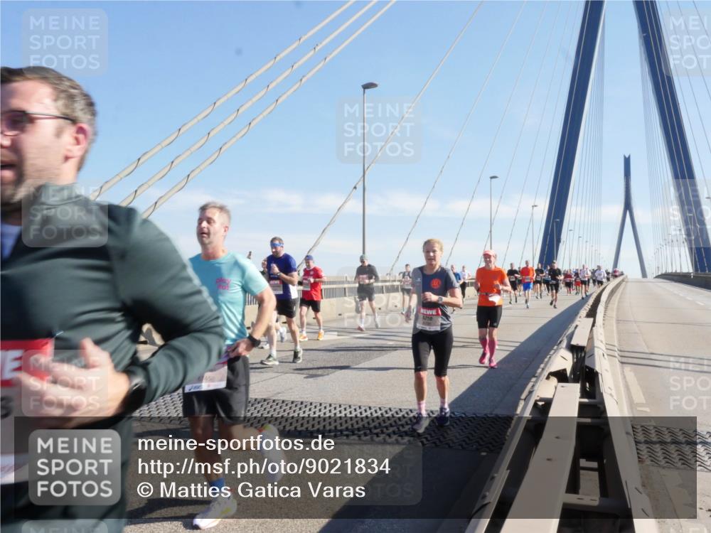 03.10.2025 - Köhlbrandbrückenlauf Matties Gatica Varas http://msf.ph/oto/9021834 03.10.2025 12:27:31 Position 1  meine-sportfotos.de