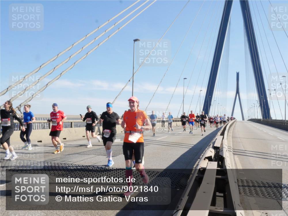03.10.2025 - Köhlbrandbrückenlauf Matties Gatica Varas http://msf.ph/oto/9021840 03.10.2025 12:27:33 Position 1  meine-sportfotos.de