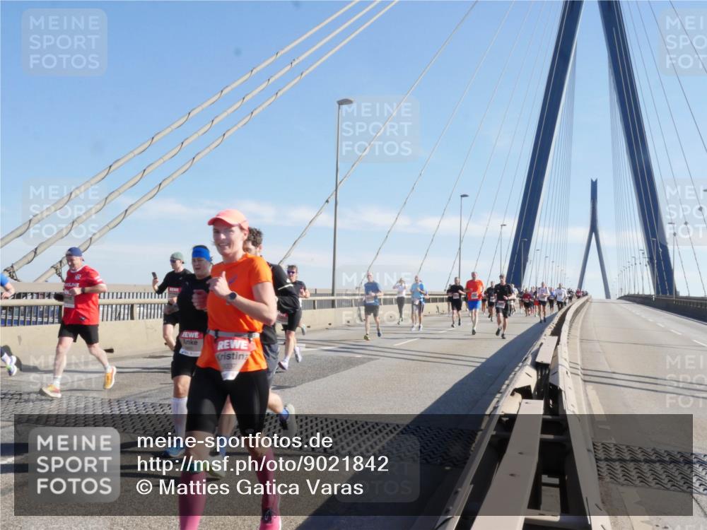 03.10.2025 - Köhlbrandbrückenlauf Matties Gatica Varas http://msf.ph/oto/9021842 03.10.2025 12:27:34 Position 1 3766, 6067 meine-sportfotos.de