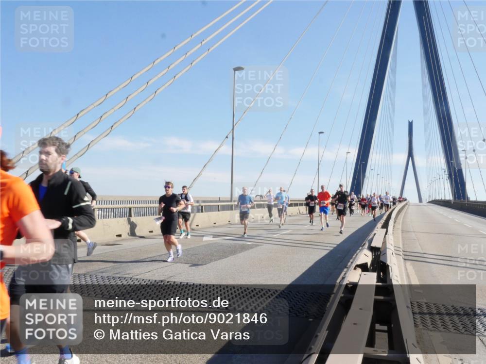 03.10.2025 - Köhlbrandbrückenlauf Matties Gatica Varas http://msf.ph/oto/9021846 03.10.2025 12:27:34 Position 1  meine-sportfotos.de