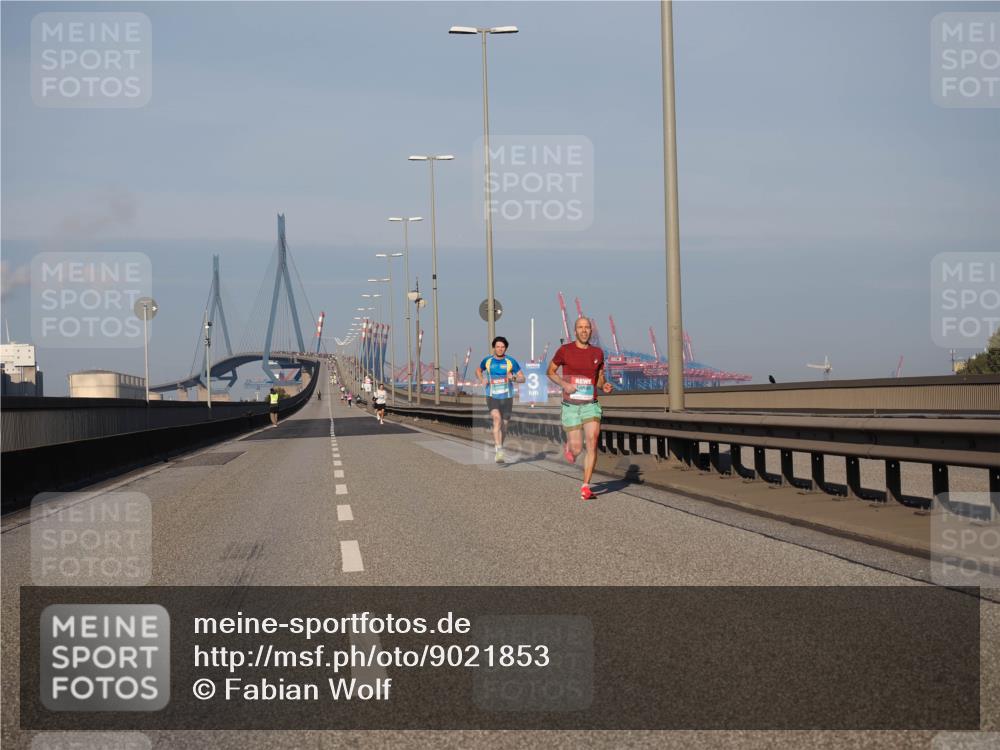 03.10.2025 - Köhlbrandbrückenlauf Fabian Wolf http://msf.ph/oto/9021853 03.10.2025 09:36:36 Position 3  meine-sportfotos.de