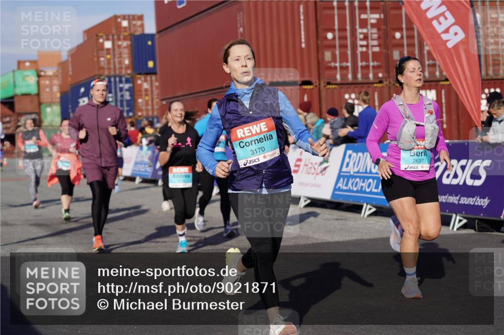 03.10.2025 - Köhlbrandbrückenlauf Michael Burmester http://msf.ph/oto/9021871 03.10.2025 10:23:25 Ziel 1128, 1482, 1875, 1937, 1978, 2008, 2152, 2229, 2303, 2315, 2637, 2784, 3170, 3422, 3423 meine-sportfotos.de