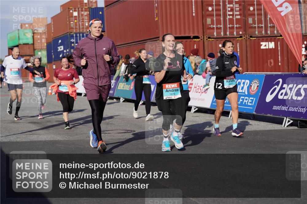 03.10.2025 - Köhlbrandbrückenlauf Michael Burmester http://msf.ph/oto/9021878 03.10.2025 10:23:26 Ziel 1128, 1482, 1875, 1937, 1978, 2008, 2152, 2229, 2303, 2315, 2637, 2784, 3170, 3422, 3423 meine-sportfotos.de