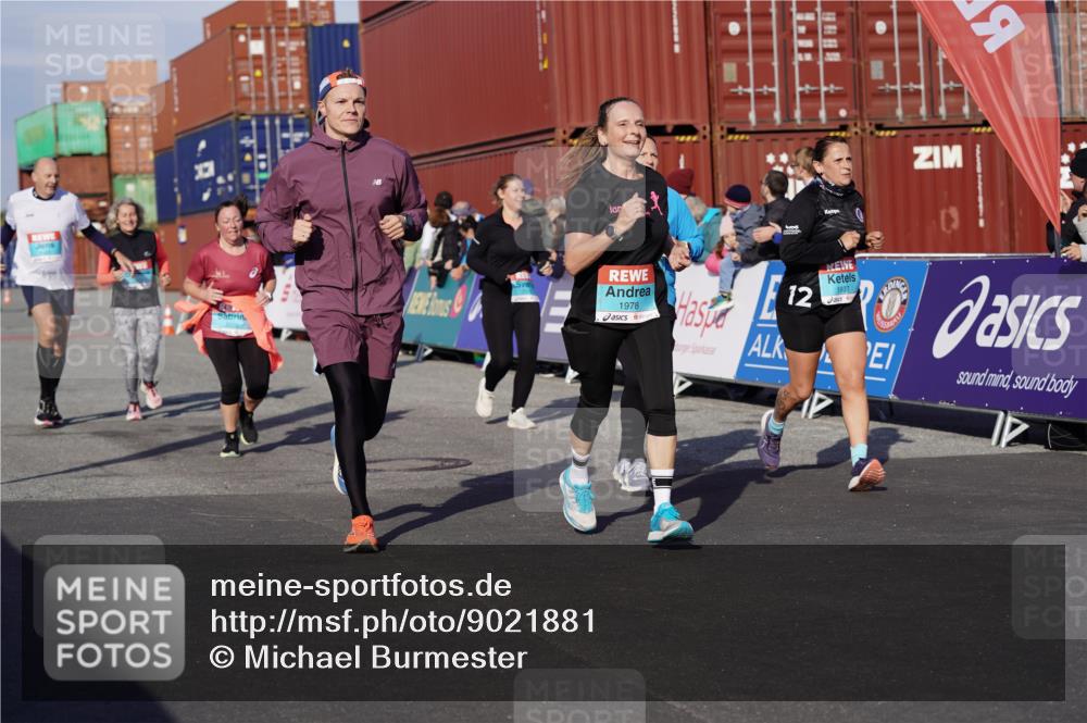 03.10.2025 - Köhlbrandbrückenlauf Michael Burmester http://msf.ph/oto/9021881 03.10.2025 10:23:26 Ziel 1128, 1482, 1875, 1937, 1978, 2008, 2152, 2229, 2303, 2315, 2637, 2784, 3170, 3422, 3423 meine-sportfotos.de